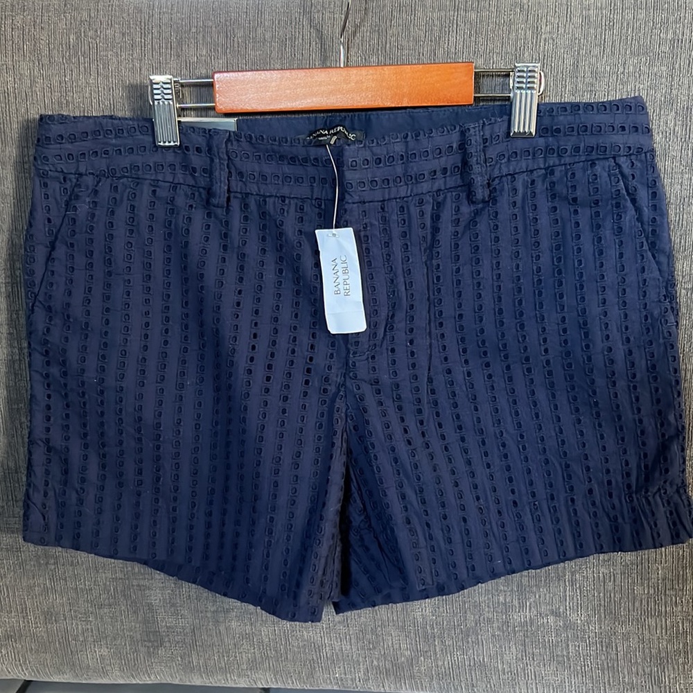 BANANA REPUBLIC NWT Navy Eyelet Shorts Size 8